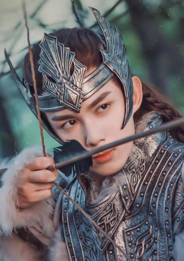 后来来到鹰师,隼当上了特勤,他自然而然的便成了军师了.