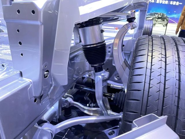 我们得知的消息是,恒驰汽车的底盘来自德国的一家汽车零部件供应商