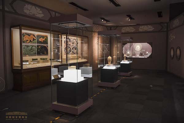 河津窑瓷枕上的诗文与婴戏图,国博展"龙门遗粹"|中国国家博物馆|婴戏