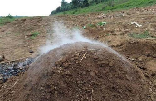 湖北一老汉家祖坟冒青烟,专家闻讯赶来,