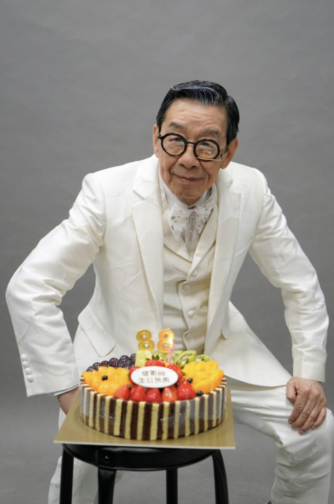 89岁胡枫破纪录再办演唱会老当益壮仍能歌善舞张学友自叹不如