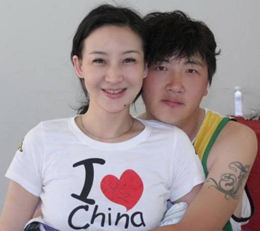 婚礼上被"逃婚",生完二胎被抛弃,如今50岁的买红妹再曝新情况