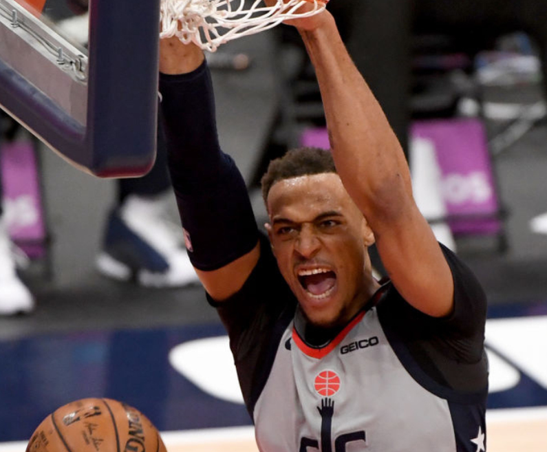 站立摸高2米7919记封盖征服球迷9战8胜他是来拯救威少的