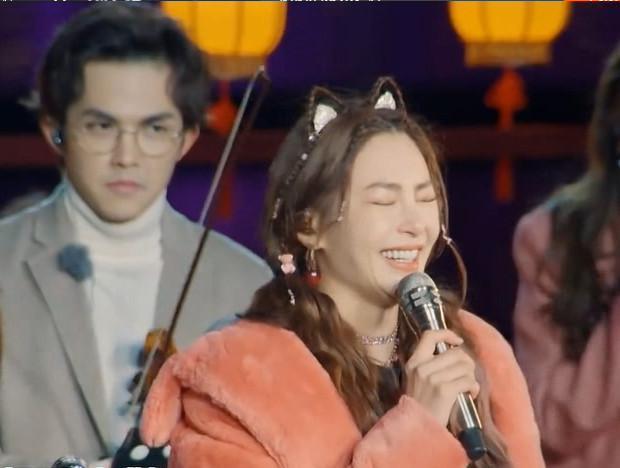 张雨绮与小奶狗男友一起录综艺假装不认识尴尬又好笑