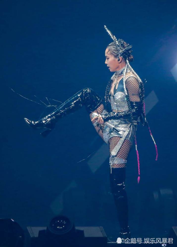 jolin时隔1年5个月重返小巨蛋,大手笔翻新6套服装,开场改披造价150万