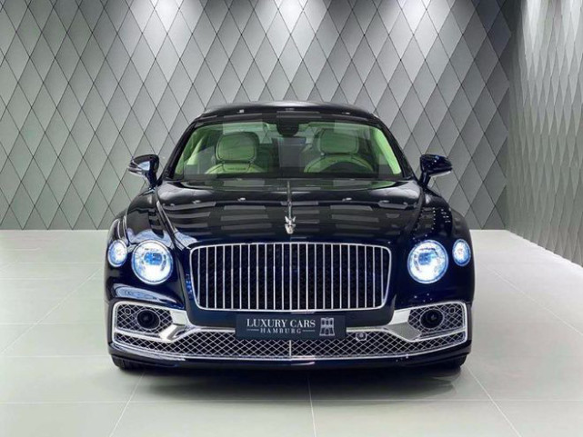 全新宾利飞驰豪车界一大标杆 立式车标与劳斯莱斯飞天女神有着异曲同