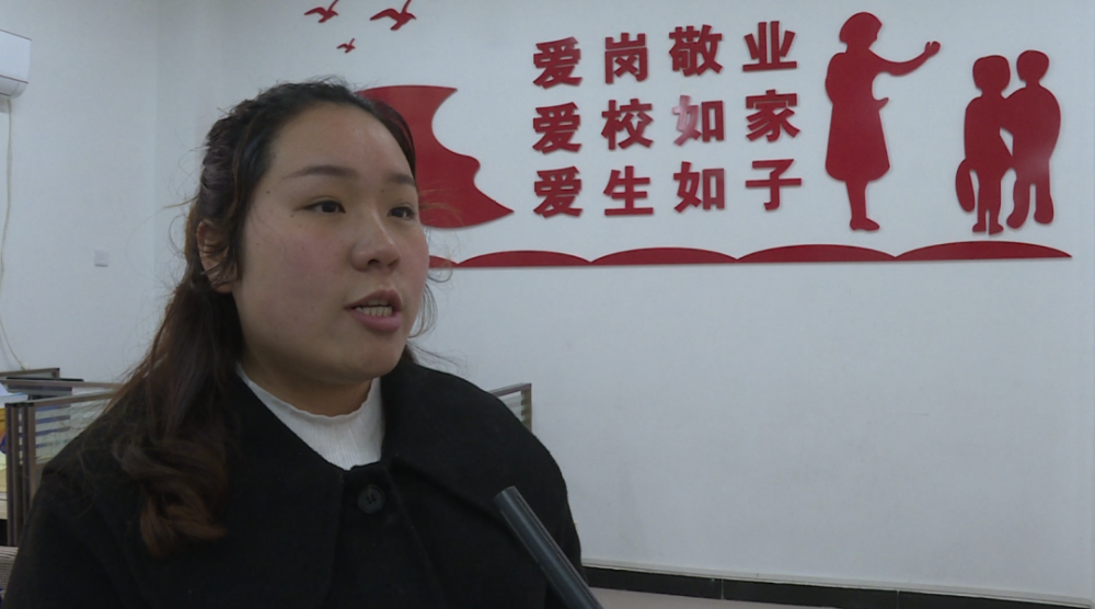 在任家小学上学后,班主任曹慧老师定好闹铃,每半小时督促他去一次厕所