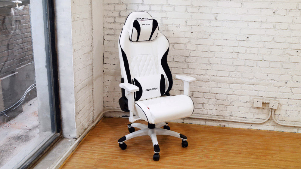 黑白熊猫色阿卡丁加州系列白色电竞椅图赏简评