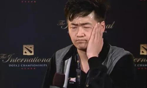 " 自此,"自带音响"入场嘲讽的rotk被尊称为"怒吼天尊"并在