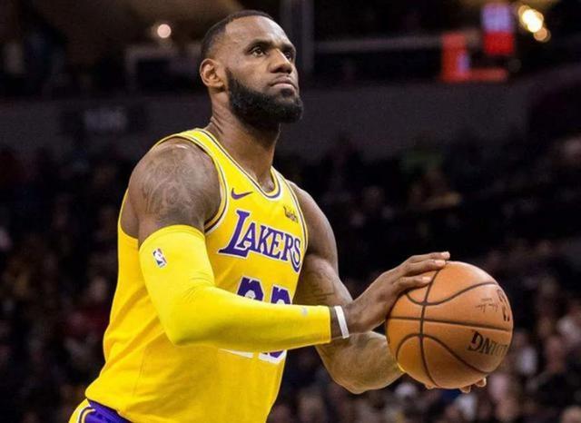 被犯规就稳了！盘点NBA罚球最准的十大球星：现役巨星高居第一！
