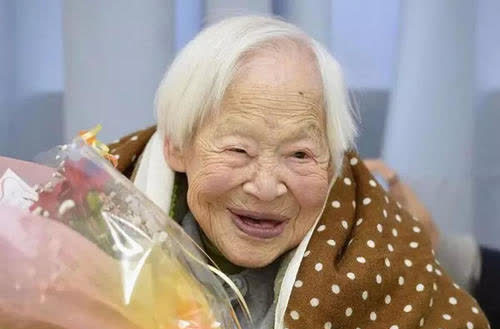 吉尼斯纪录最长寿老人,跨越3个世纪活了117岁,长寿秘诀只有4字