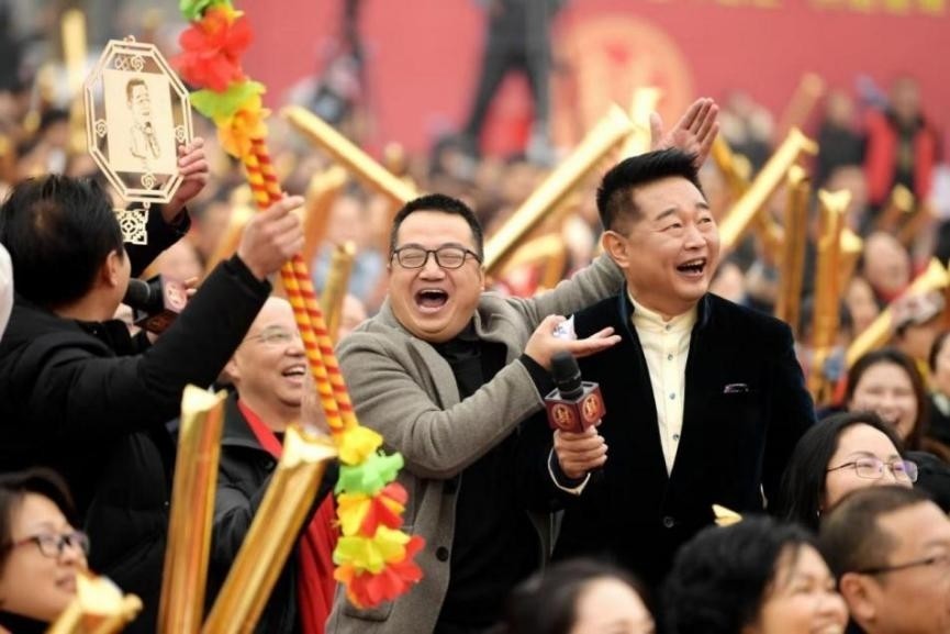 央视综艺《喜上加喜》来四川邻水啦 张海燕被小伙直接摔在地上_腾讯