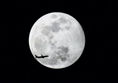 4月27日晚,夜空将出现今年第一次超级月亮.