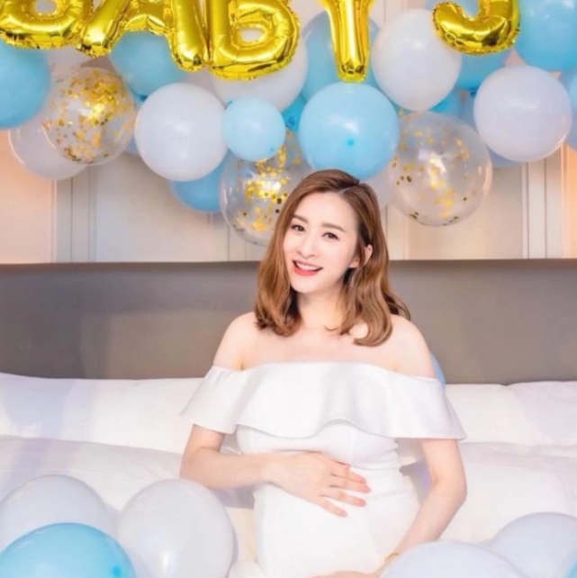 恭喜37岁女星沈卓盈宣布怀上男孩富豪老公后继有人难掩喜悦