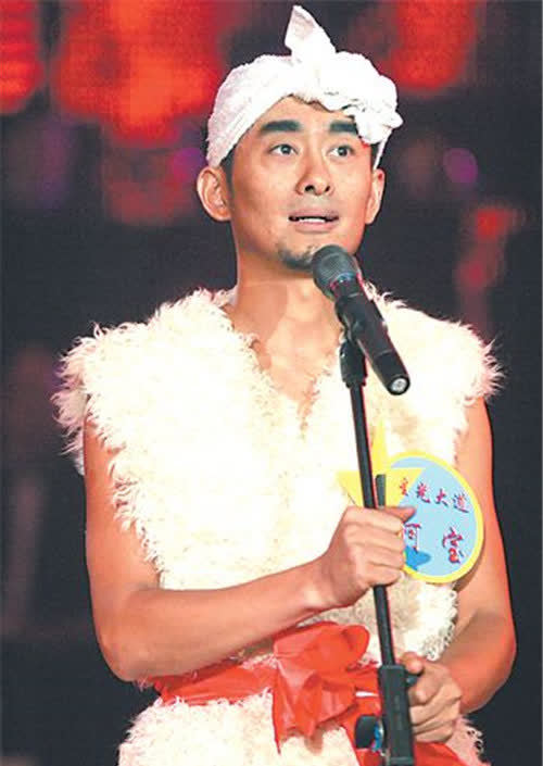 从年入千万到被"封杀"现出原形"后的阿宝,令观众难以接受