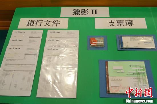 香港海關有組織罪案調查科高級監督胡偉軍(中),有組織罪案調查科財富