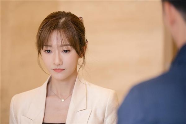 他在逆光中告白开播余玥担纲悬疑甜爽剧女主