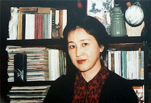 他落魄时靠同学接济,却与同学妻密会10多年,还将他2儿子改了姓