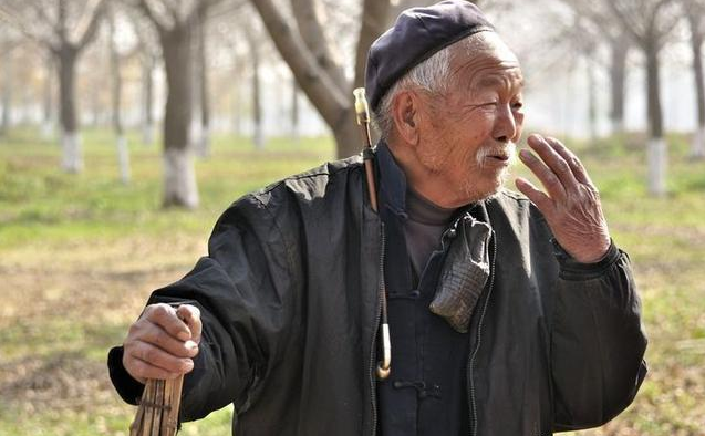 105岁大爷征婚寻50岁芳龄老伴儿子气翻桌我不叫你爸爸