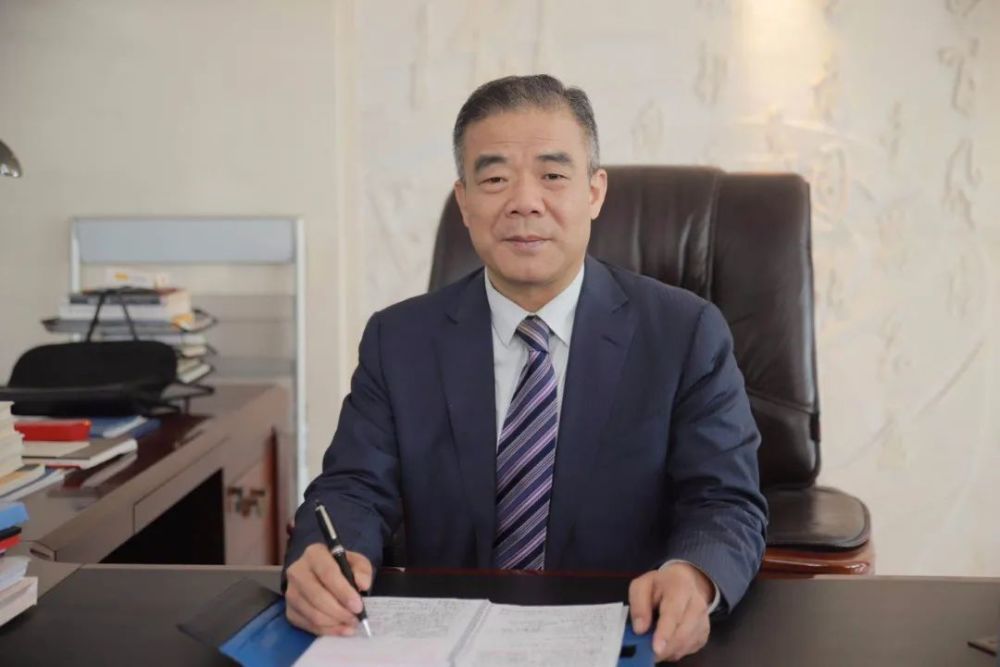 万辰生物董事长王健坤万辰生物实际控制人为王泽宁,王丽卿及陈文柱.