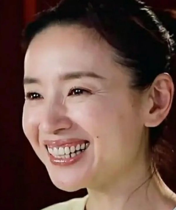 张嘴就是吓人没想到最拉跨明星们颜值的是一个人的牙