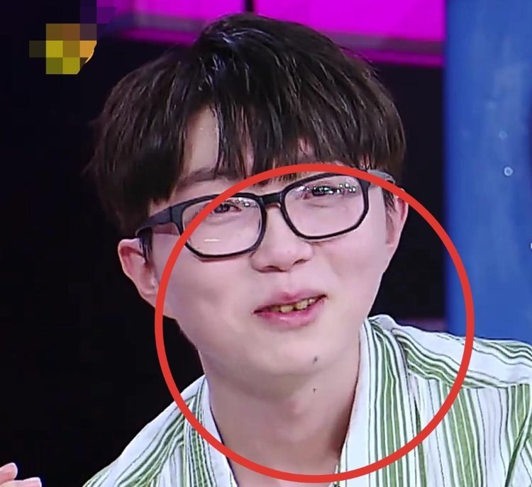 感觉可以开火车,毛不易这是走了个喜剧人路线吧,也太诙谐了,这黑黄黑