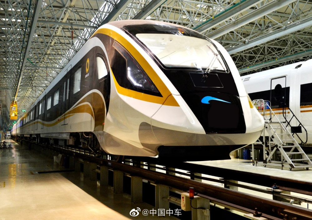 时速160公里全自动智慧市域列车亮相成都预计为地铁13号线