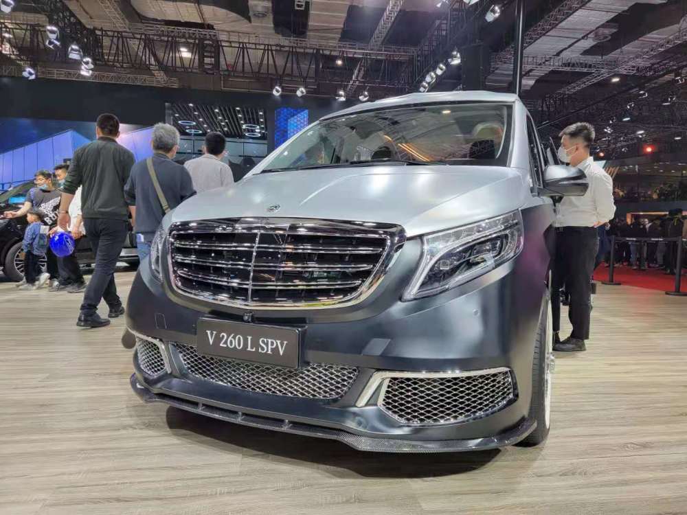 奔驰v260l全新迈巴赫小高顶设计双拼外观车展首发