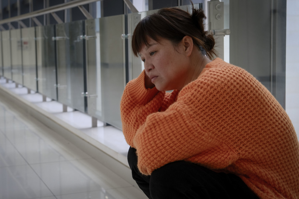 女子母亲坠楼身亡不久父亲悲伤离世今儿子身患重症又要离她而去