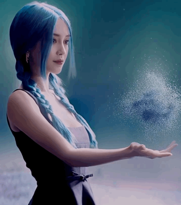 杨颖蓝发人鱼姬造型曝光眼神充满神秘是在逃人鱼公主本人