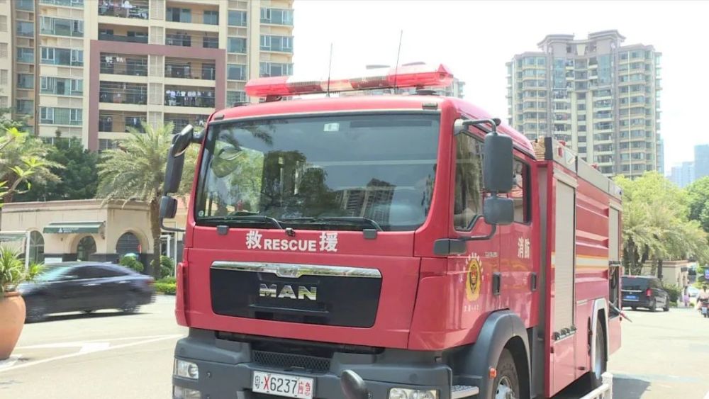 太暖心了小区停水河源蓝朋友开消防车送水上门