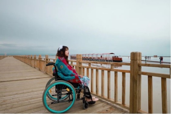 生不如死为什么要救我意外瘫痪4年后她成为时尚博主