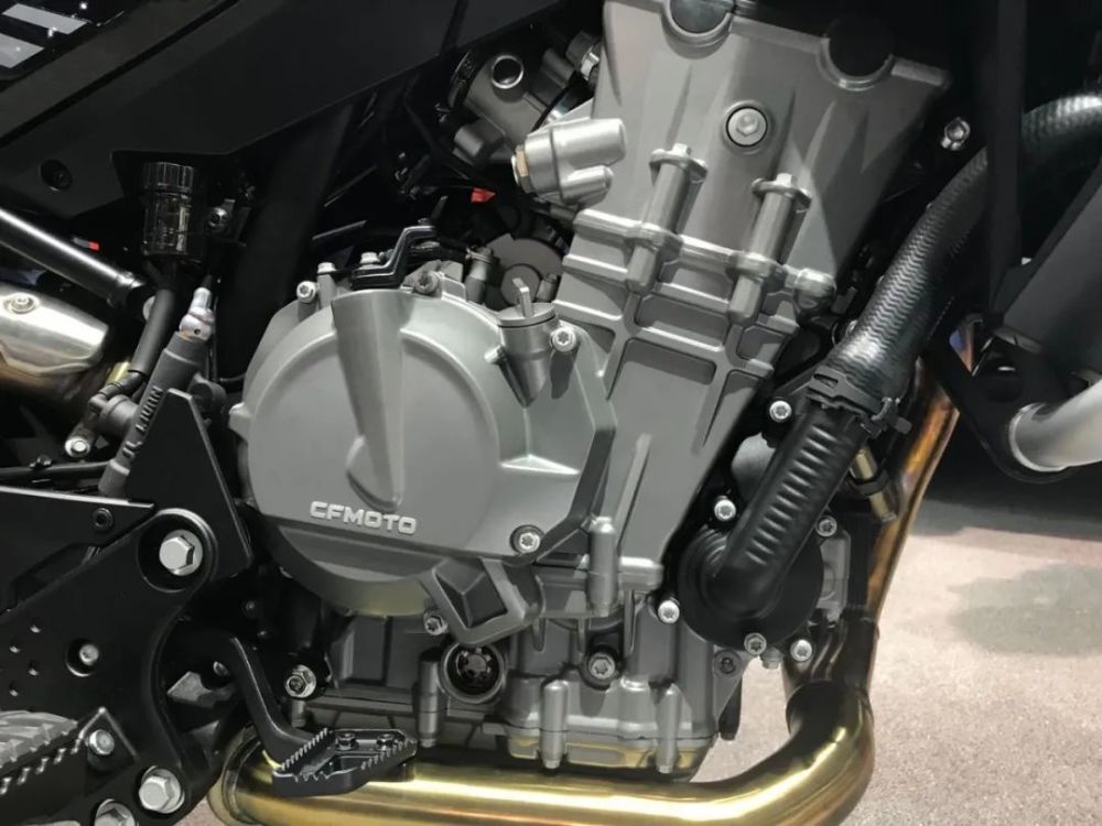 摩托车春风800mt和本田cb400x你更看好谁