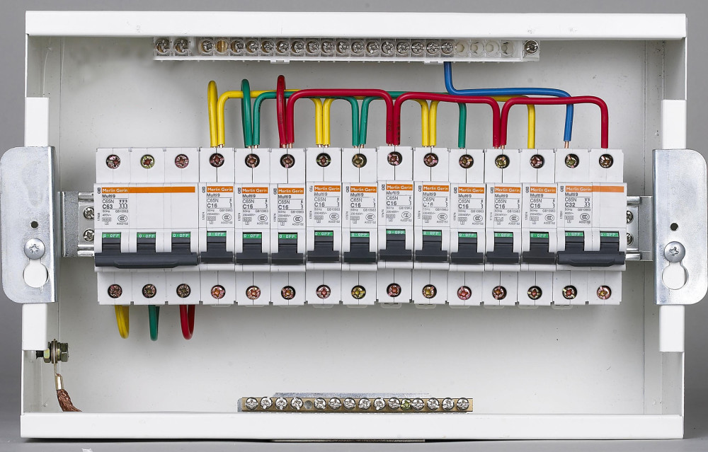 家庭迴路十幾個開關全都用漏保裝修師傅這樣做就是為了坑錢