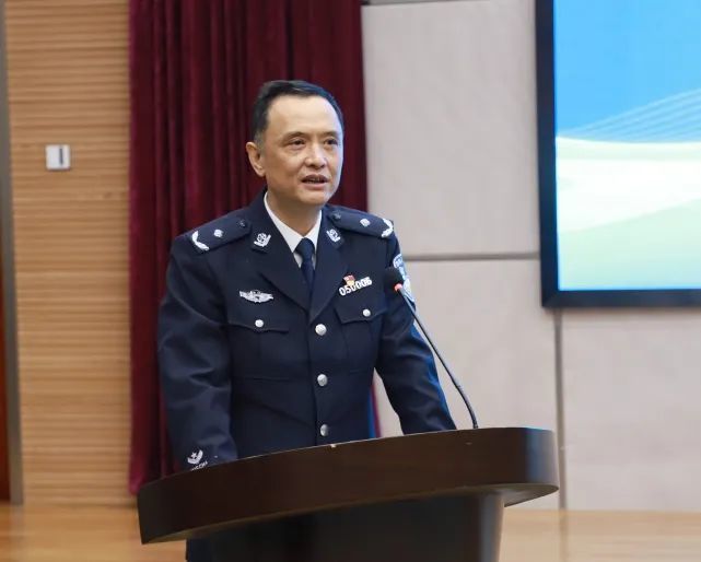 湖州市公安局党委委员,副局长陈雄伟对智瞳系统的顺利启动表示衷心的