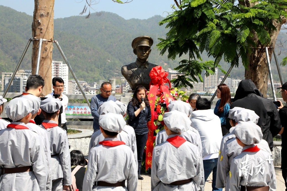跨越千里的牵挂蔡晴川烈士后人来梅深情讲述红色故事