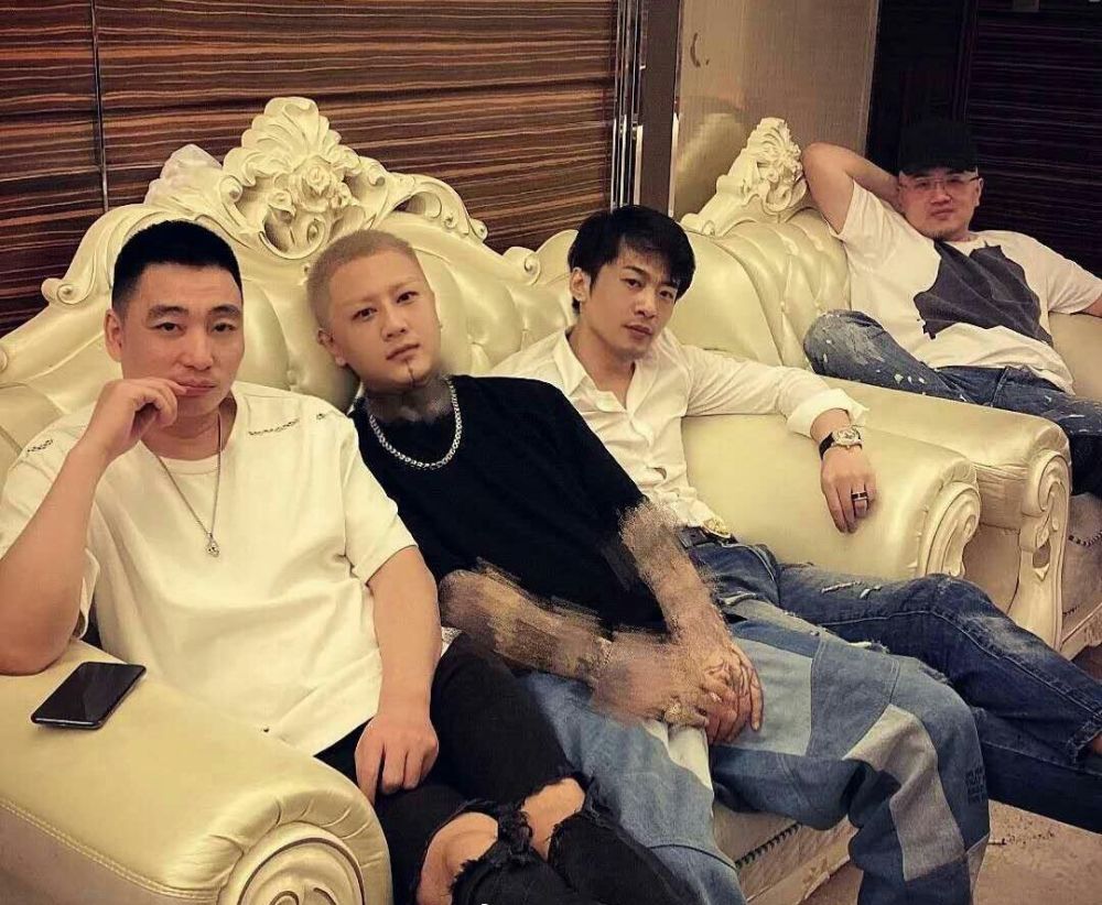 网红开头人物三眼出狱方丈欲签下直播带货捞金大家会支持吗