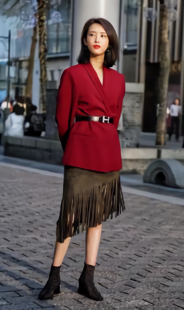 年轻人穿酒红色老气吗会穿搭的女生当然不会显老气反而显气质