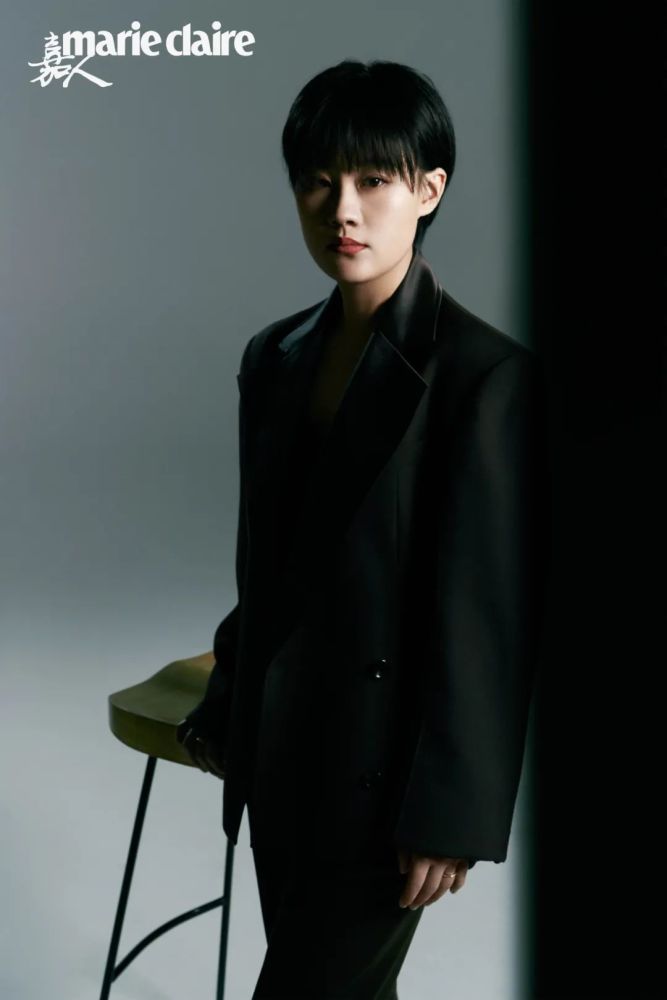 殷若昕嘉人5月刊新一代女性导演关注所有人的困境