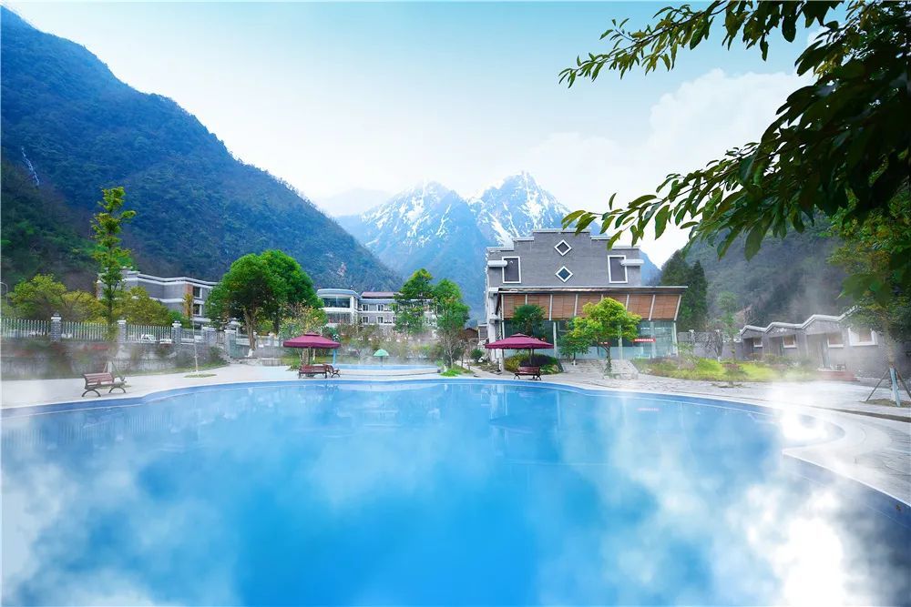 草科温泉蟹螺堡子今年五一节,石棉县的王岗坪景区经过提档升级后,将