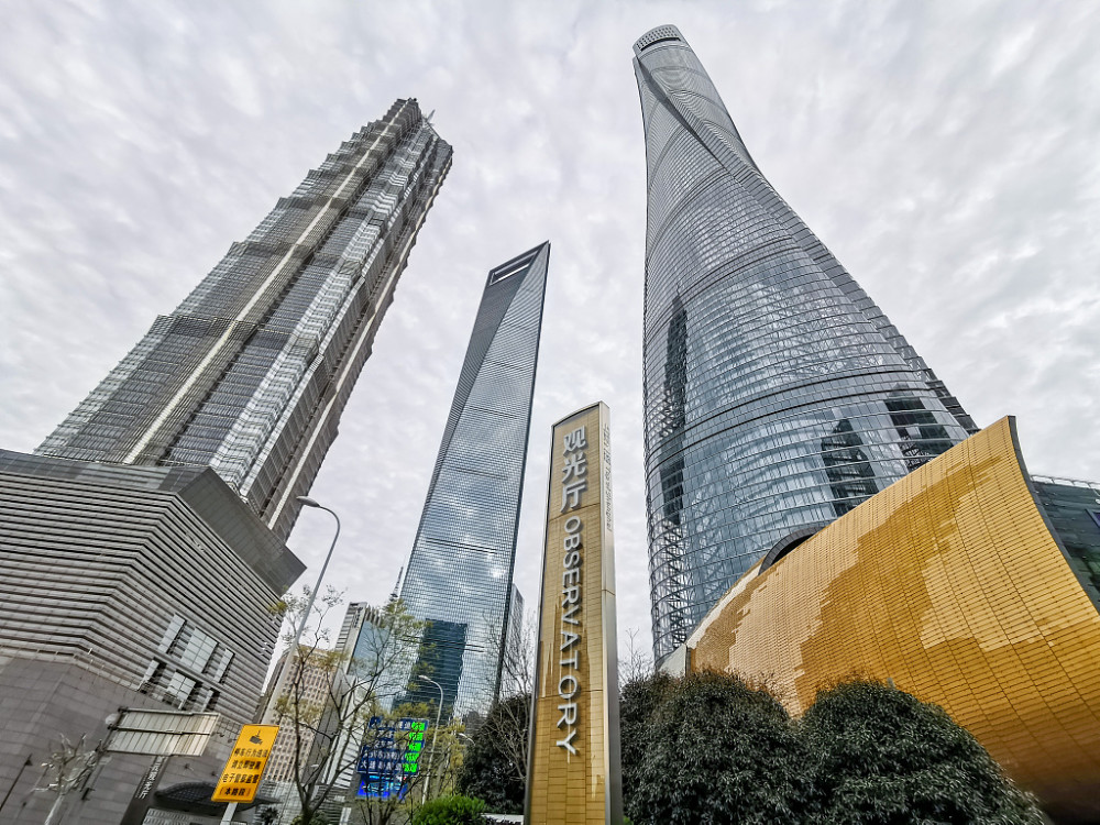 未来,会形成电商和实体店相互交融,而侧重点不同的三足鼎立之势