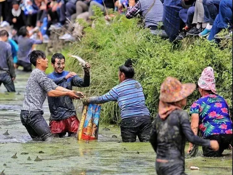 00—18:00 長灘村)獨木龍舟競技(10:30—12:00長灘村)盛裝踩鼓一