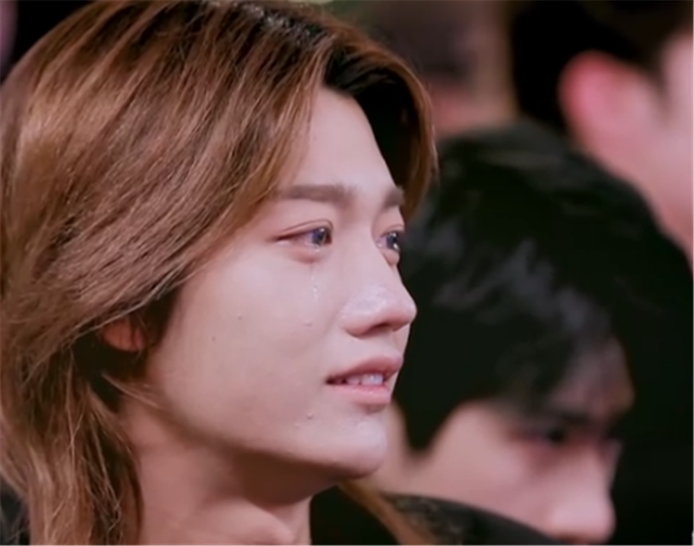 逃离大厂罗一舟舞蹈演绎李宇春新歌软肋余景天略显沉寂