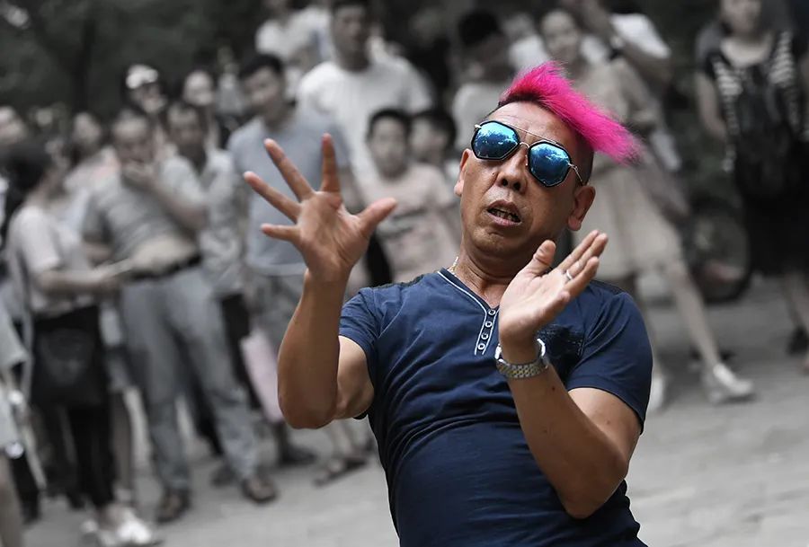 "红毛"顾东林不再"尬舞"_腾讯新闻