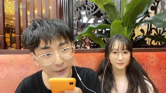 赖神和瓜妹分手后转头就勾搭长腿妹妹这双腿太绝了