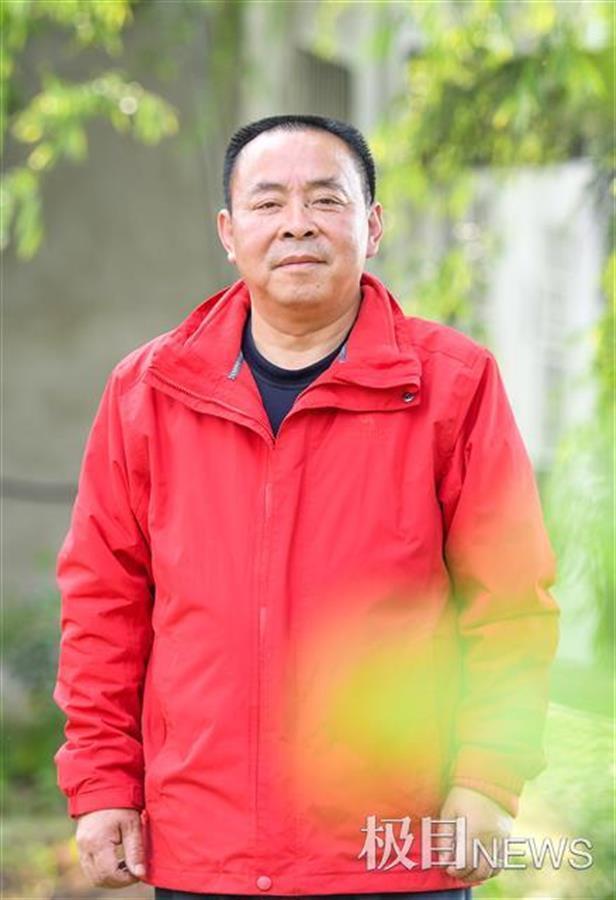 在武汉黄陂祁家湾街蔡桥村,提起回乡能人江春华,无人不称赞有加.