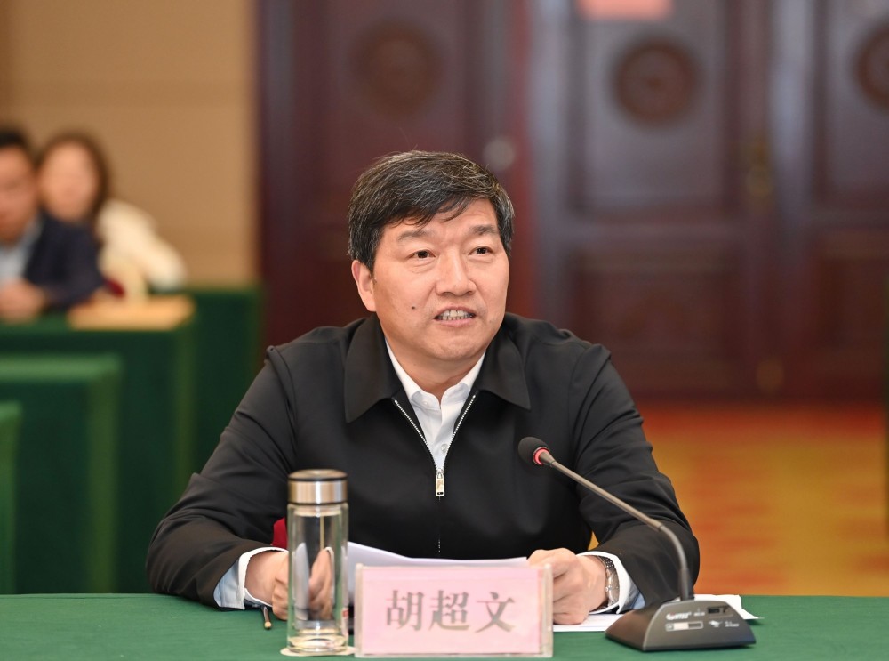 市领导龙良文,彭浩,杨军等参加相关活动.(长江日报出