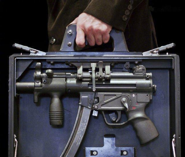 总统保镖为何总拎着一个公文包不是装门面用途仅次于核手提箱