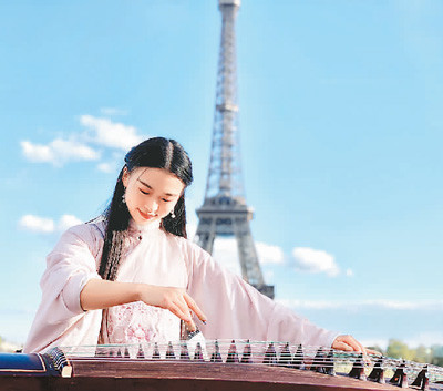 彭静旋筝音袅袅缭绕法国街头