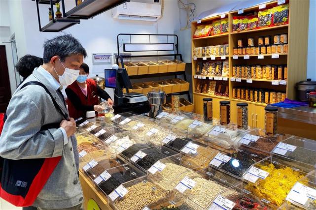 茶饮里用的原料可在这里买到童涵春堂做茶饮,也不只是为了销售中药